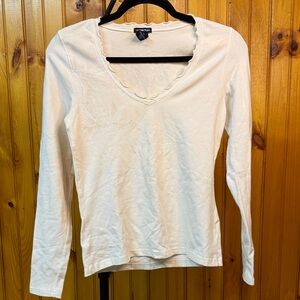GAP Stretch Ivory Scalloped V-Neck Long Sleeve Top